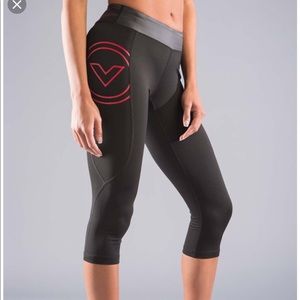 Virus Intl Crop Pant EsiO7